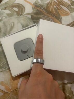 Oura ring size 7 silver (only 6 months of use)